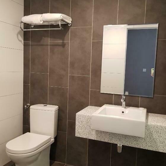 חדר דחוקס עם מיטת קינג, Win