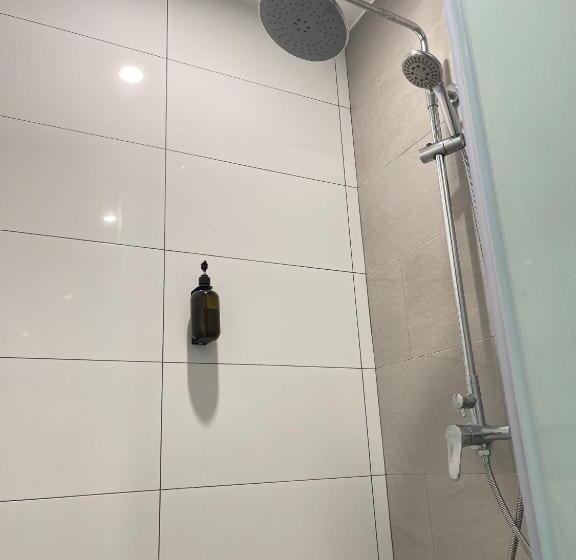 חדר אקזקיוטיב, Win