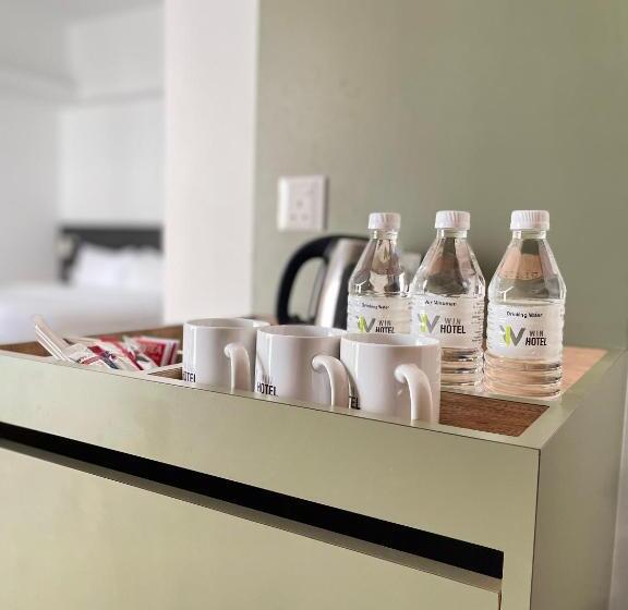 חדר משפחתי, Win