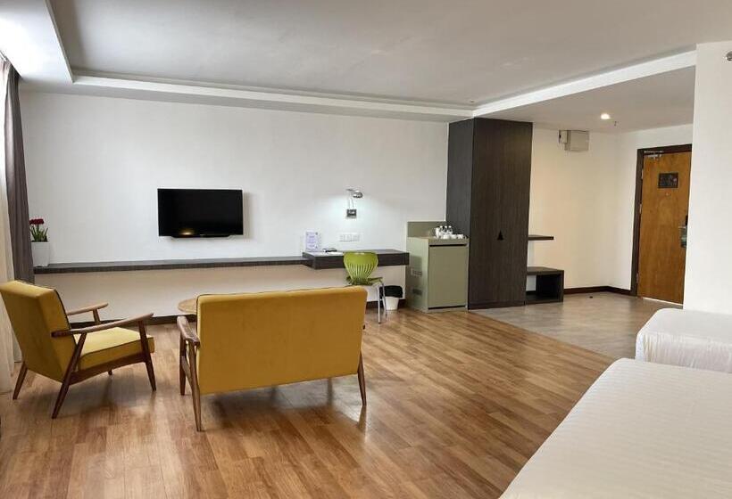 חדר משפחתי, Win