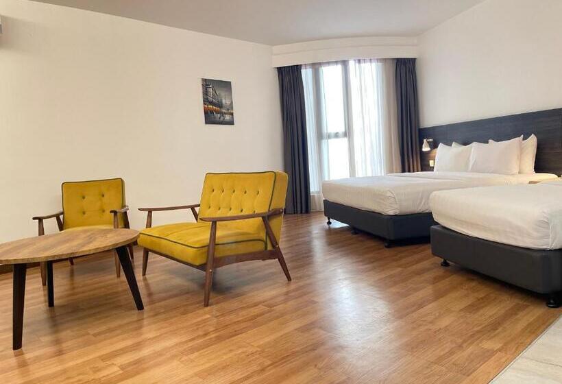 חדר משפחתי, Win