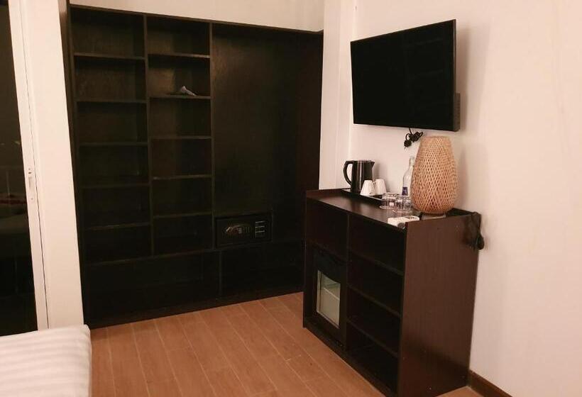 اتاق استاندارد, Arianna Dhangethi