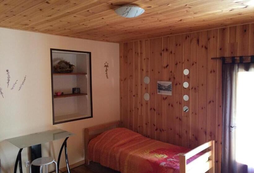 스탠다드 트리플 룸, Gite Le Pelens