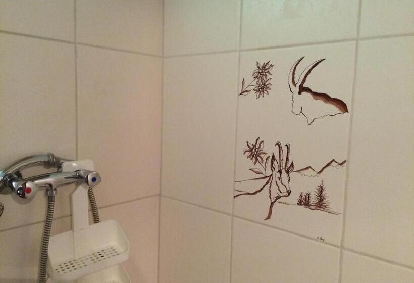 标准三人间, Gite Le Pelens