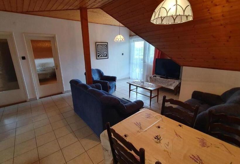 バルコニー付き１ベッドルームアパートメント, Kondor Vendégház