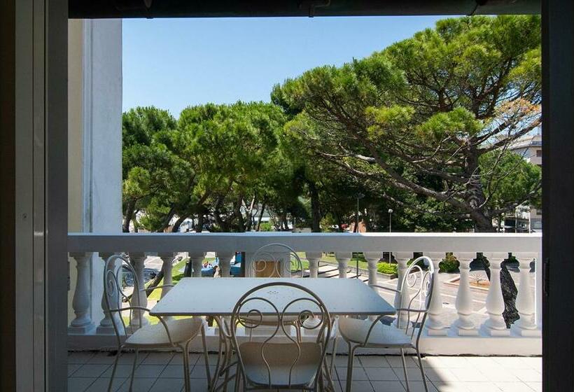 オーシャンビューバルコニー付きワンベッドルームアパートメント, Residence Villa Marina