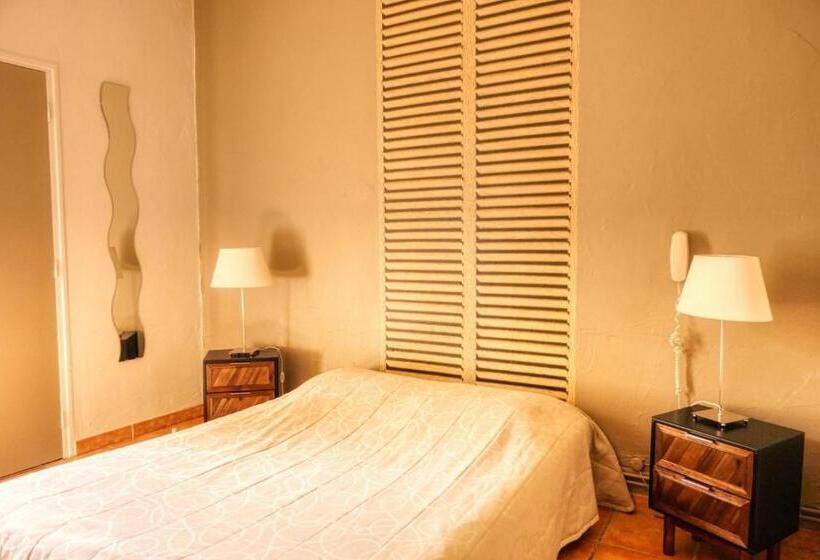 Номер Стандарт, Au Saint Roch   Hôtel Et Jardin