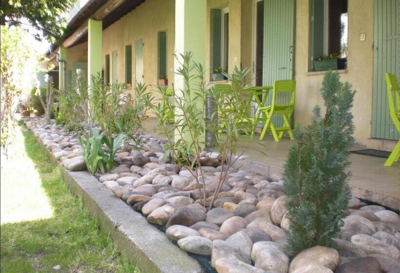 Четырехместный Номер Стандарт, Au Saint Roch   Hôtel Et Jardin