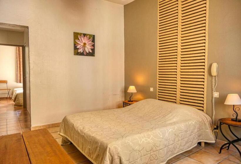 スタンダード4人部屋, Au Saint Roch Hôtel Et Jardin