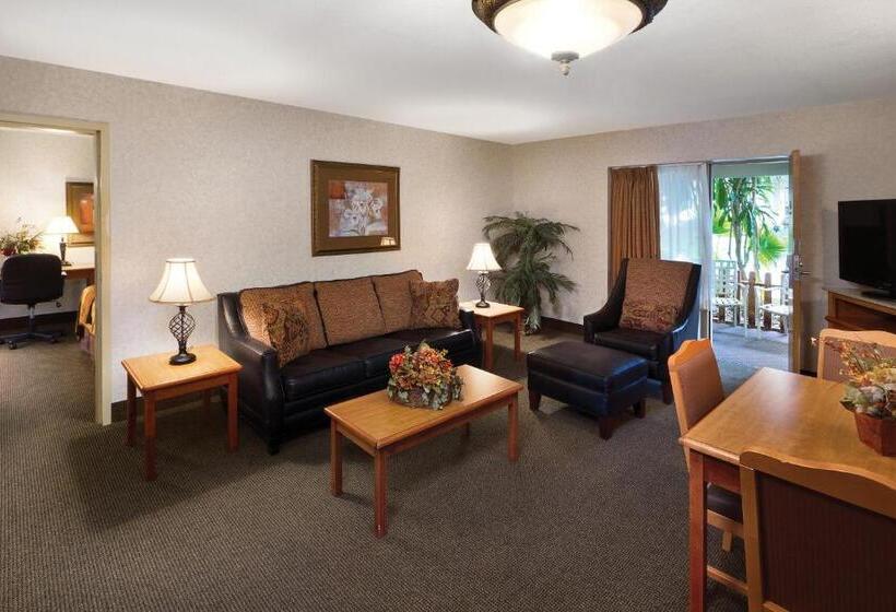 带2个双人床的标准工作室, Best Western Plus Ramkota