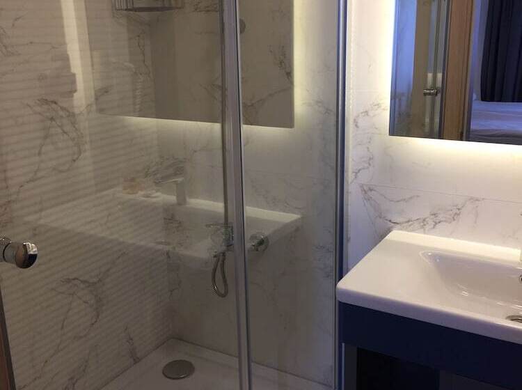 غرفة قياسية, Helen