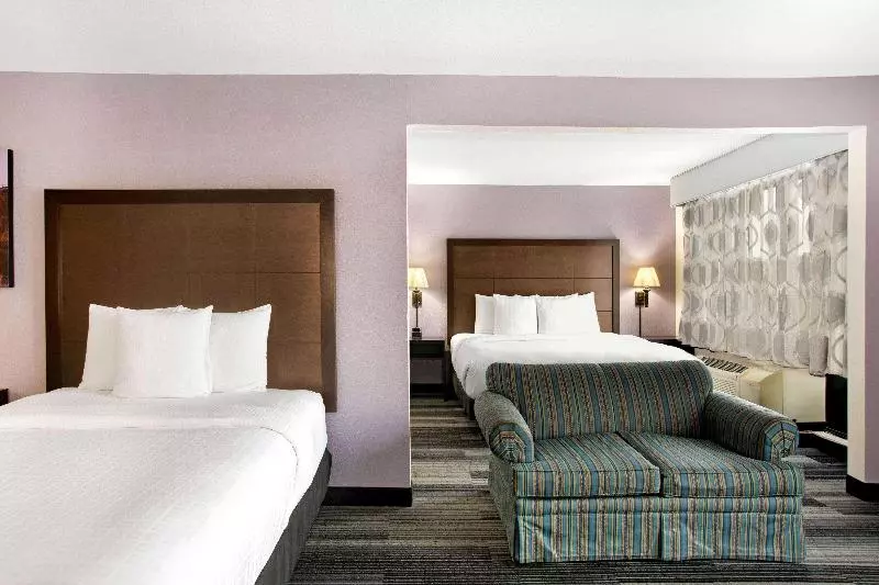 اتاق لوکس خانوادگی, La Quinta Inn & Suites By Wyndham Springfield Airport Plaza