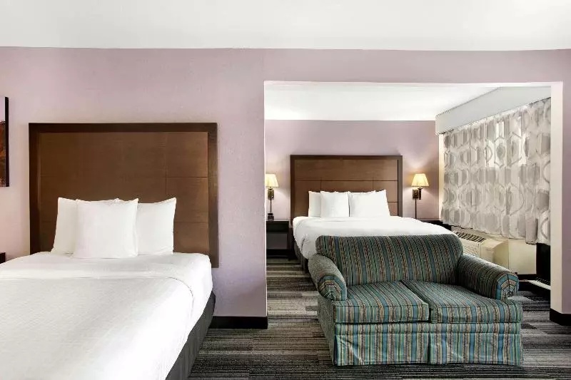 اتاق لوکس خانوادگی, La Quinta Inn & Suites By Wyndham Springfield Airport Plaza