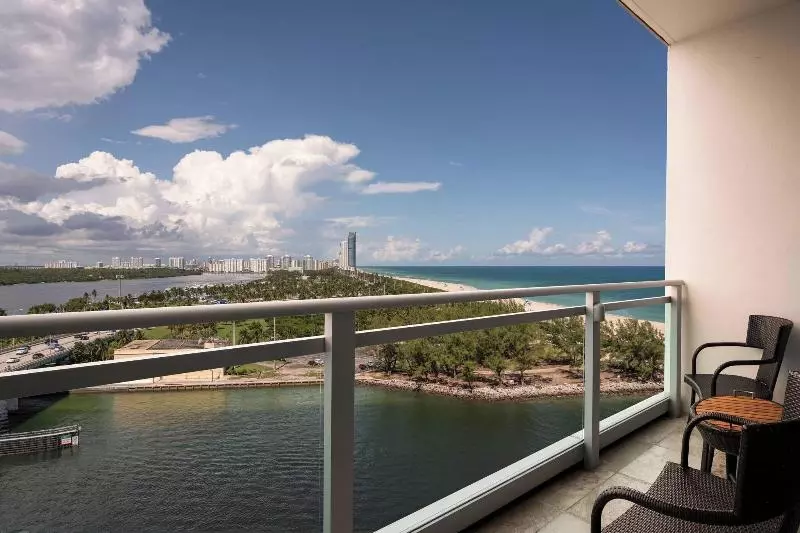 اتاق استاندارد با تخت دو نفره بزرگ, The Ritzcarlton Bal Harbour, Miami