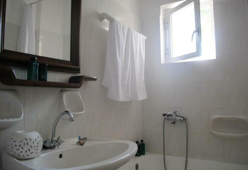 إستوديو قياسى, Marita's Apartments