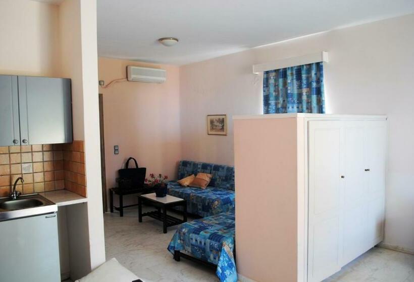 استودیوی استاندارد, Marita's Apartments