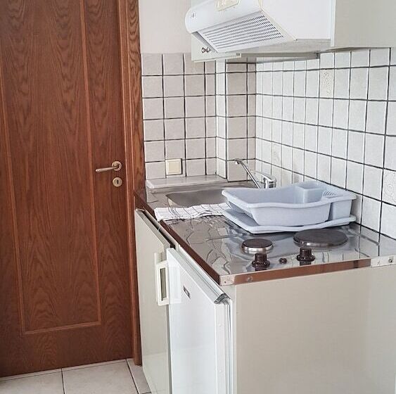 آپارتمان 1 خوابه اینتریور, Marita's Apartments