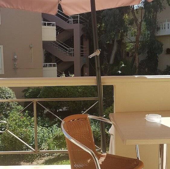 شقة غرفة واحدة, Marita's Apartments