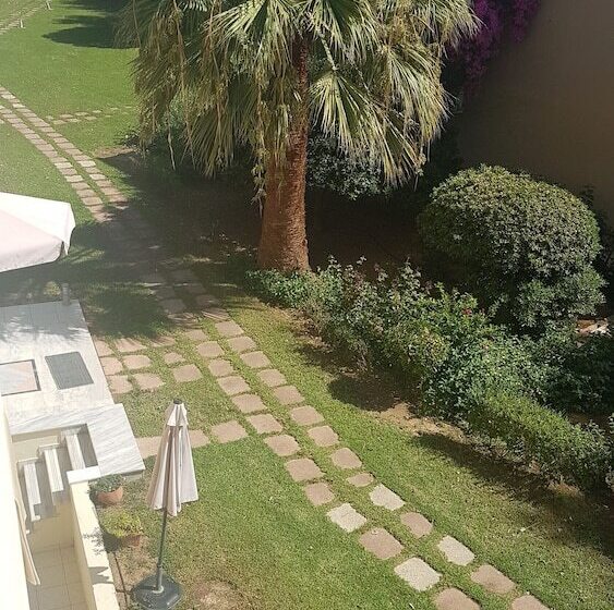 شقة غرفة واحدة, Marita's Apartments