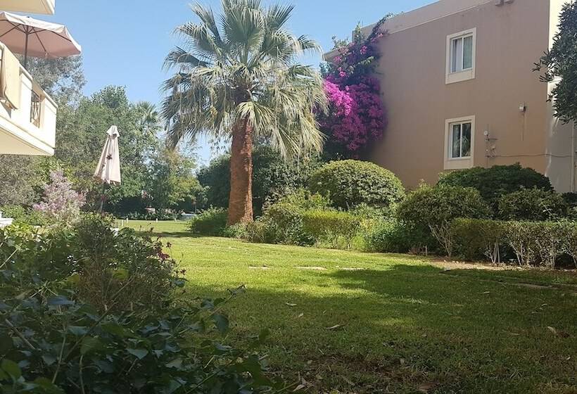 آپارتمان 1 خوابه اینتریور, Marita's Apartments