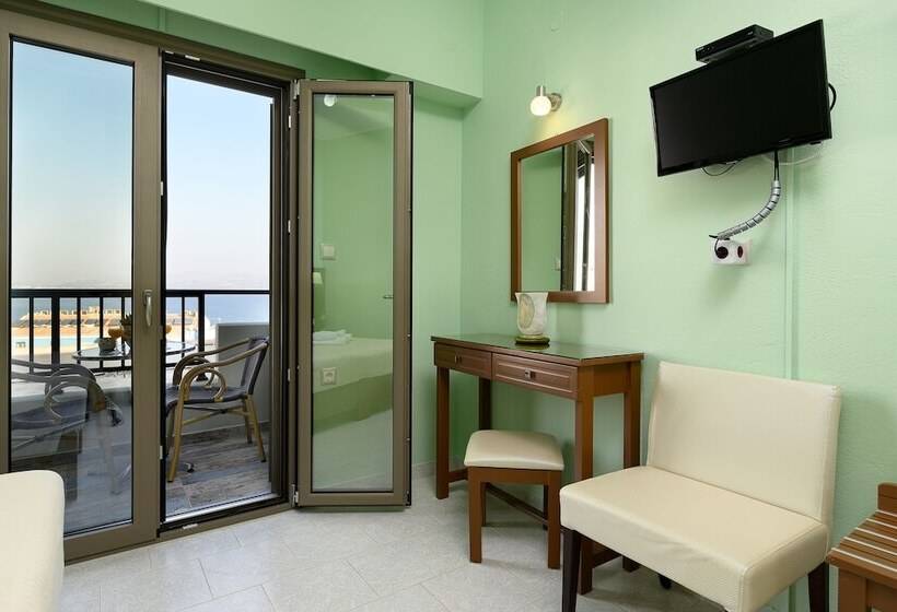 Triple Room Sea View, Avra