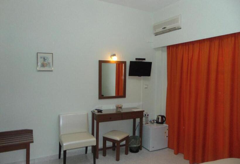 غرفة قياسية مطلّة علي البحر, Avra