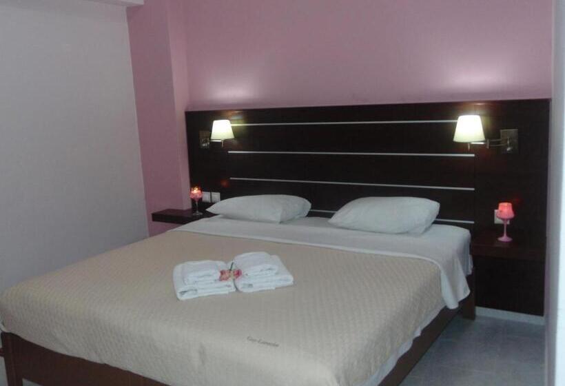 غرفة قياسية مزوَّدة بشُرفة, Avra