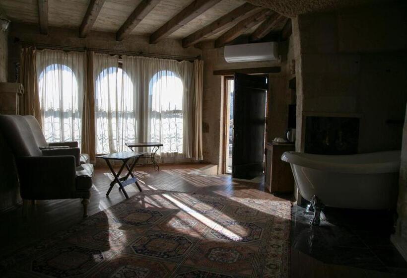 جناح, Aydinli Cave