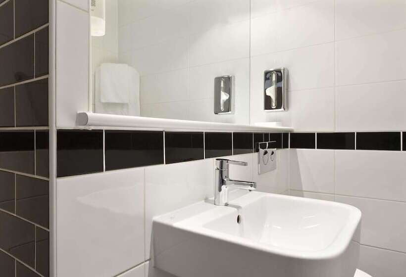 스탠다드 룸, Days Inn Corley Nec   M6