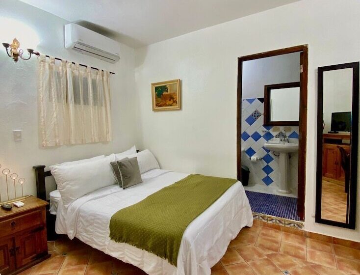 اتاق لوکس, Doña Elvira