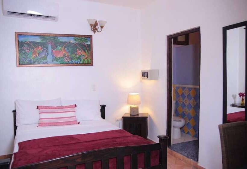 اتاق لوکس, Doña Elvira