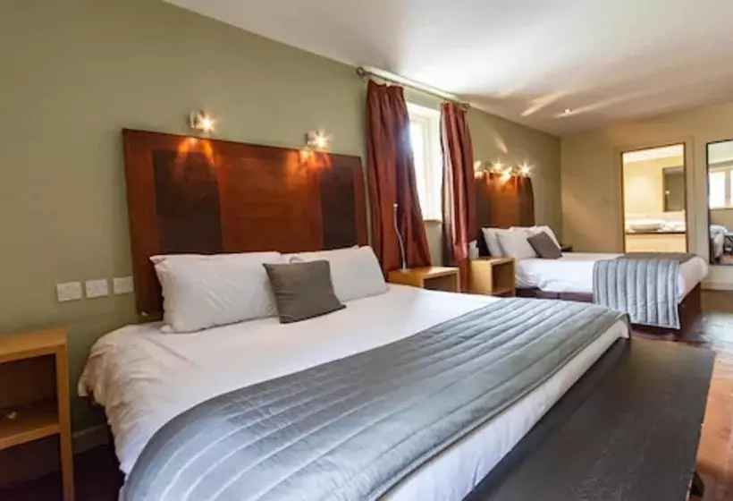 ファミリールーム, Great Hallingbury Manor & Lodges