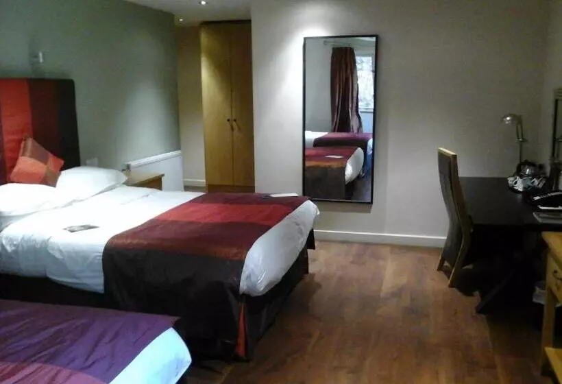 ファミリールーム, Great Hallingbury Manor & Lodges