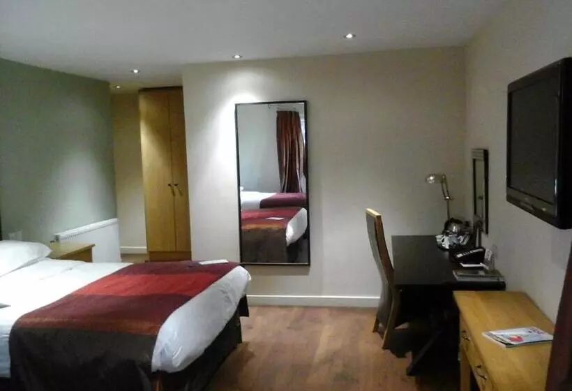 ファミリールーム, Great Hallingbury Manor & Lodges