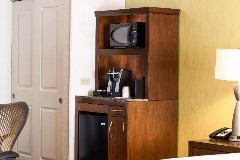 سوئیت جونیور با تخت بزرگ, Hilton Garden Inn Portland Airport