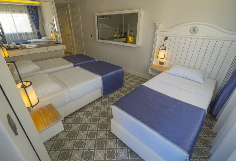 اتاق استاندارد سه نفره با چشمانداز کنار دریا, Marmaris Beach