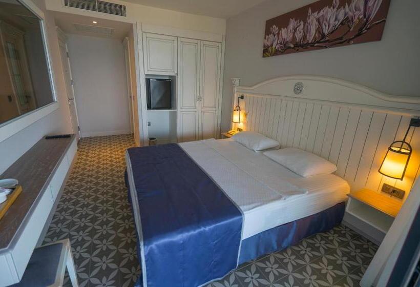 اتاق لوکس با چشمانداز دریا, Marmaris Beach