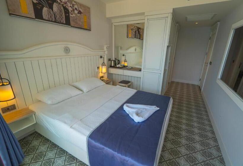 اتاق لوکس با چشمانداز دریا, Marmaris Beach