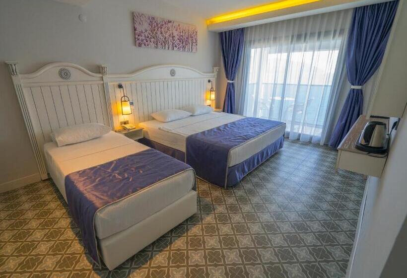 اتاق سه نفره دلوکس با چشمانداز دریا, Marmaris Beach