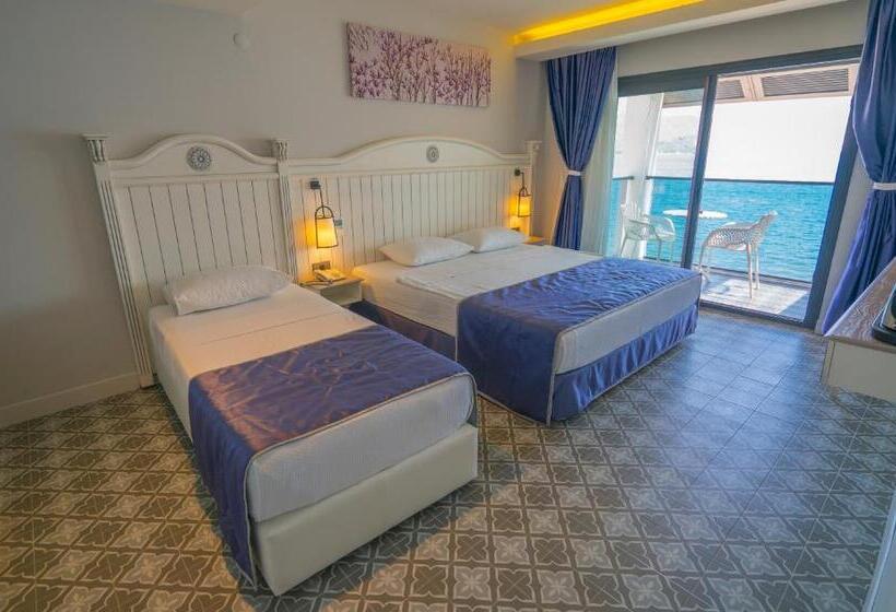 اتاق سه نفره دلوکس با چشمانداز دریا, Marmaris Beach