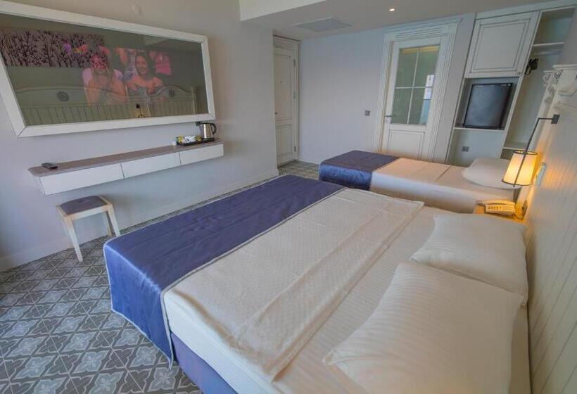 اتاق سه نفره دلوکس با چشمانداز دریا, Marmaris Beach