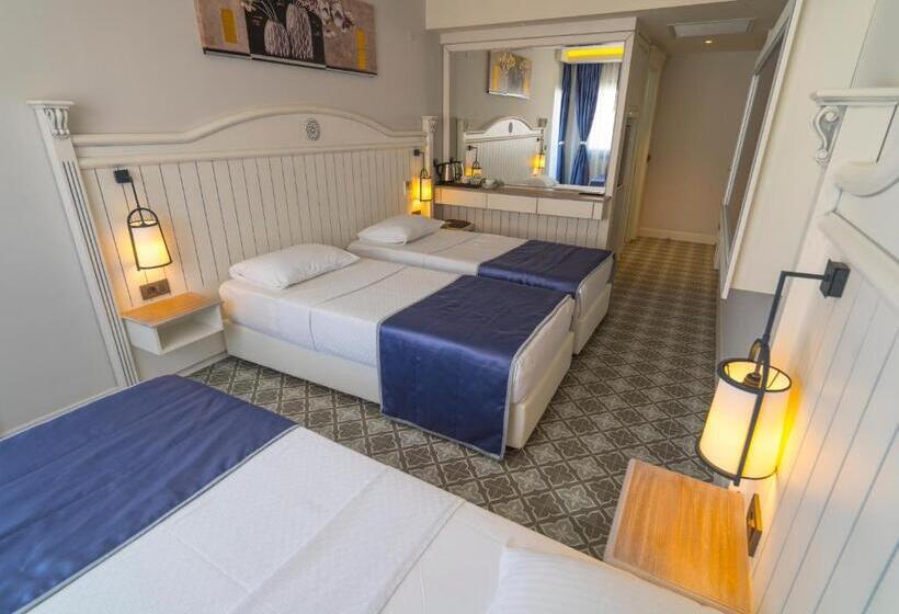 اتاق استاندارد سه نفره با چشمانداز کنار دریا, Marmaris Beach