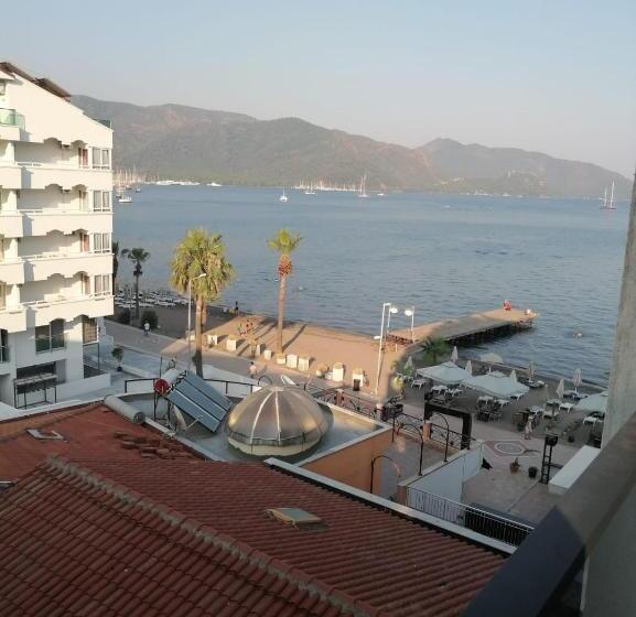 اتاق استاندارد سه نفره با چشمانداز کنار دریا, Marmaris Beach