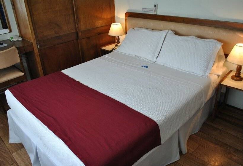 חדר סטנדרט לשלושה, Mediterraneo