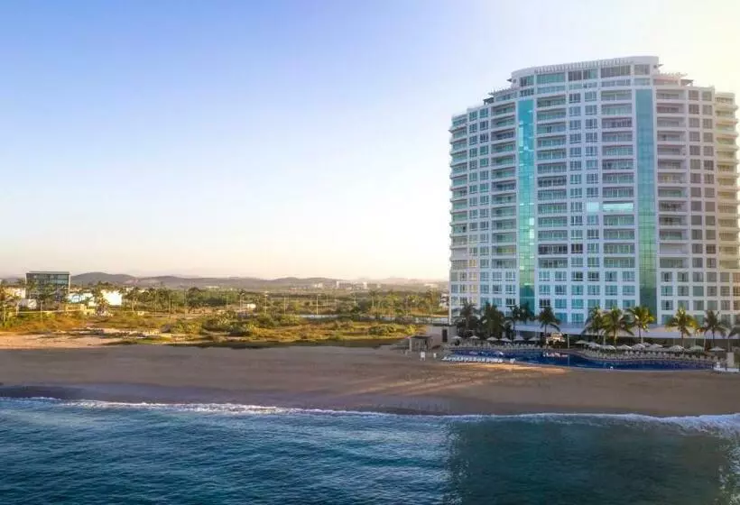 キングサイズベッドのデラックスルーム, Park Royal Beach Mazatlán