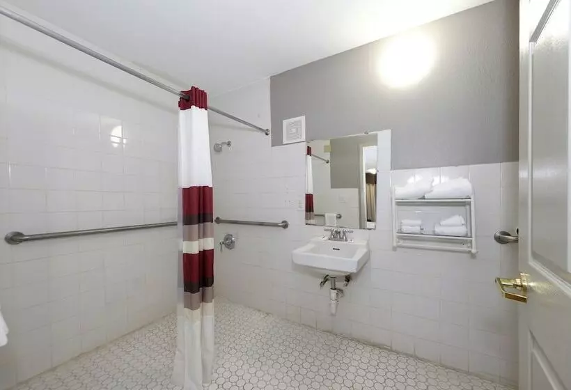 障害者適応デラックスルーム, Red Roof Inn Arlington   Entertainment District