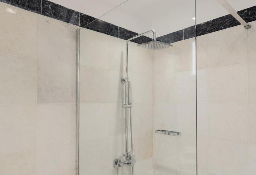 高级大房间, Saint George