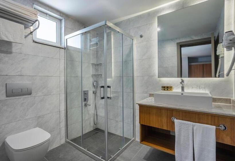 اتاق خانوادگی, Simena Comfort