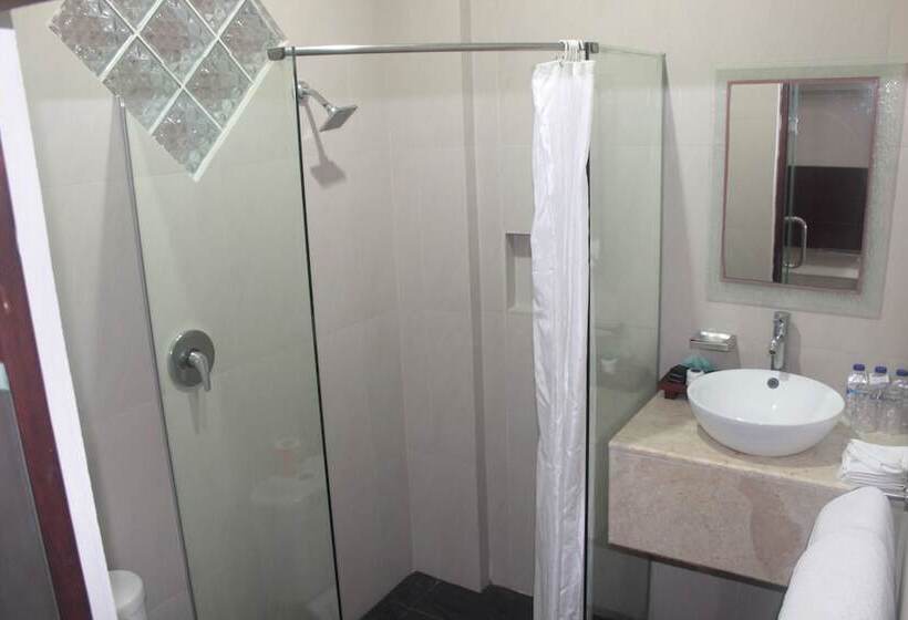 غرفة قياسية ثلاثية مطلة علي حمام السباحة, The Niche Bali