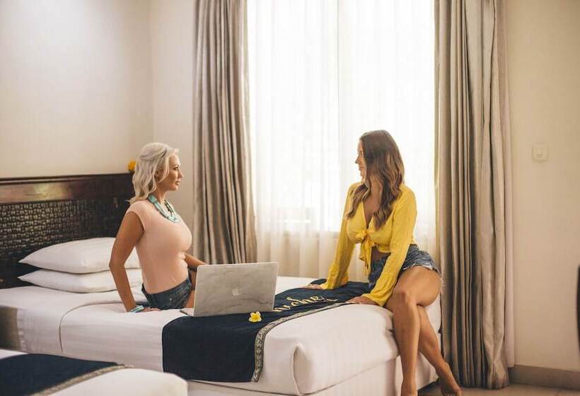 غرفة قياسية ثلاثية مطلة علي حمام السباحة, The Niche Bali